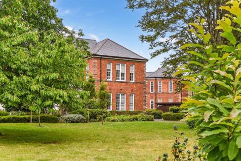 Longley Road, Chichester 2 bed flat for sale
