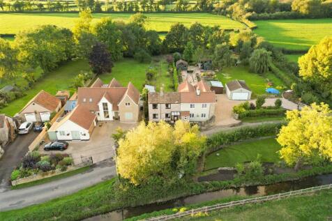 Surrounded By Farmland In Popular... 4 bed cottage for sale