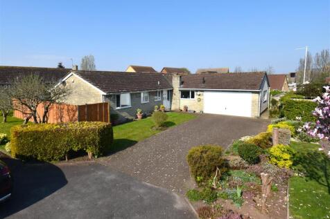 4 bedroom detached bungalow for sale