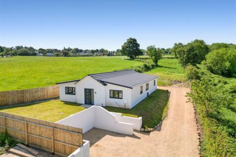 4 bedroom detached bungalow for sale