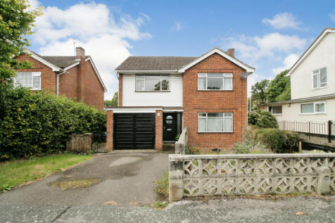 Oxford Road,  Farnborough, GU14 4 bed detached house for sale