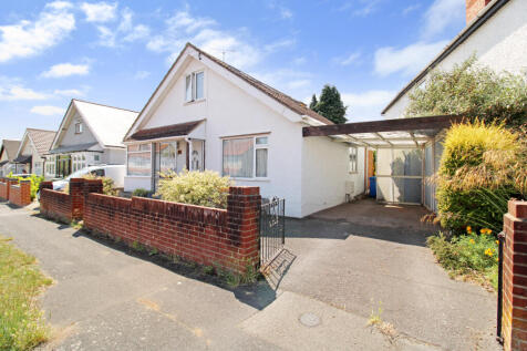 The Grove,  Farnborough, GU14 4 bed detached house for sale