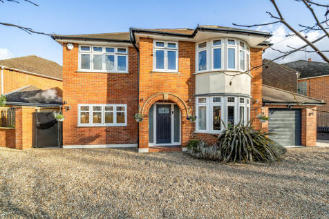 Ashley Road,  Farnborough, GU14 4 bed detached house for sale