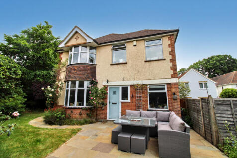 Chingford Avenue,  Farnborough, GU14 3 bed detached house for sale