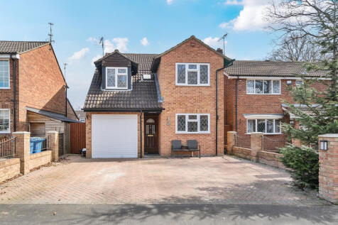 Cotswold Close,  Farnborough, GU14 5 bed detached house for sale