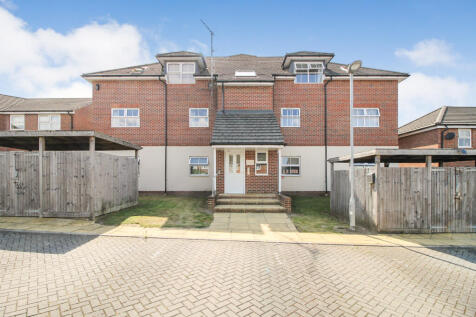 Bedford Court,  Farnborough, GU14 2 bed apartment for sale