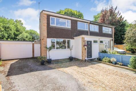 Fleming Close, Farnborough, GU14 3 bed semi