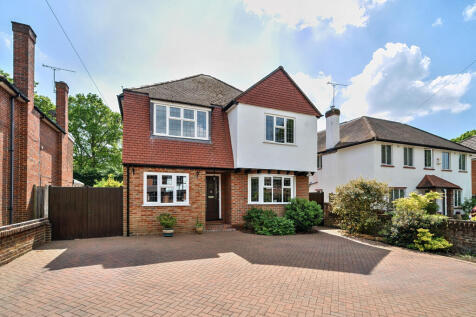 Leopold Avenue,  Farnborough, GU14 3 bed detached house for sale
