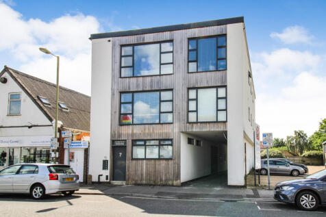 Queens Road,  Farnborough, GU14 2 bed apartment for sale