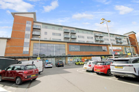 8 Queensmead,  Farnborough, GU14 1 bed apartment for sale