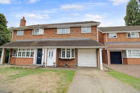 Stourhead Close,  Farnborough, GU14 3 bed semi