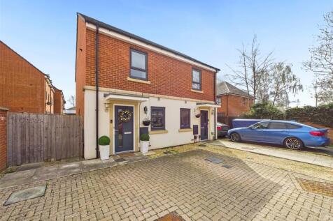 Pilgrove Close, Cheltenham... 2 bed semi