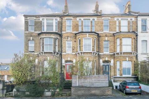 Wandsworth Road, Clapham 3 bed flat for sale