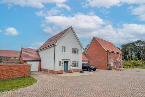 Bluebell Rise, Red Lodge 4 bed detached house for sale