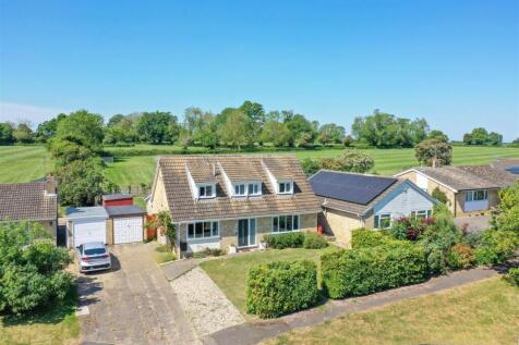 Mill View, Gazeley 4 bed chalet for sale