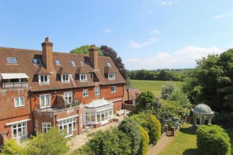 Eyhurst Park, Kingswood 3 bed apartment for sale