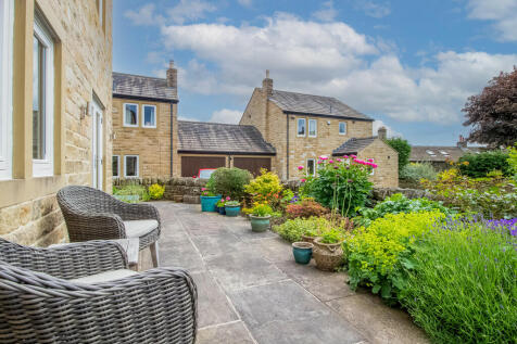 Manor Drive, Farnley Tyas, Huddersfield 4 bed detached house for sale