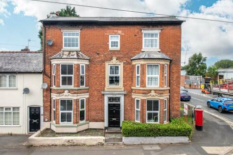 5 bedroom end of terrace house for sale