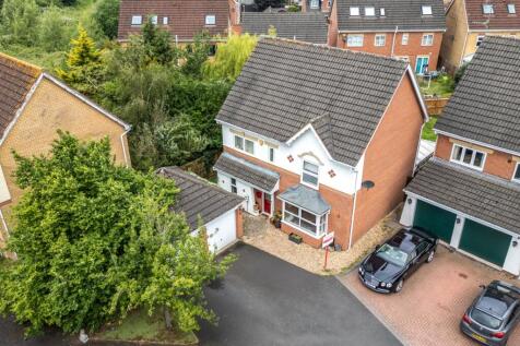 Sedgefield Walk, Catshill... 6 bed detached house for sale