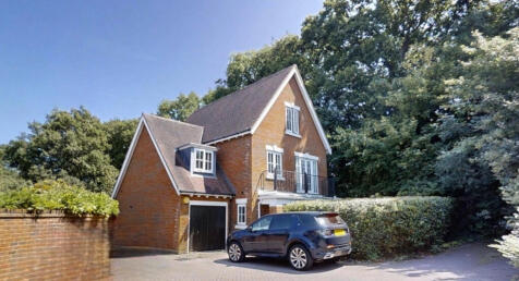 Kingfisher Drive, Haywards Heath, RH16 4 bed detached house for sale
