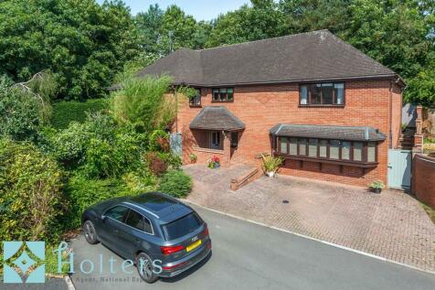 5 bedroom detached house for sale