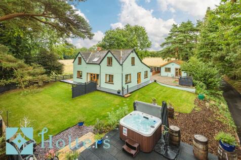 5 bedroom detached house for sale