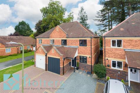 Old Bowling Green Close, Burford... 4 bed semi