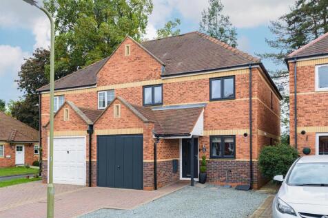 Old Bowling Green Close, Burford... 4 bed semi