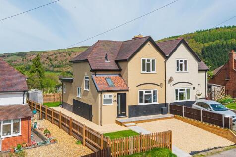 2 bedroom semi-detached house for sale