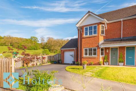 3 bedroom semi-detached house for sale
