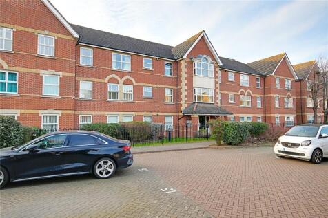 Cobham Close, Enfield, Middlesex, EN1 2 bed flat for sale