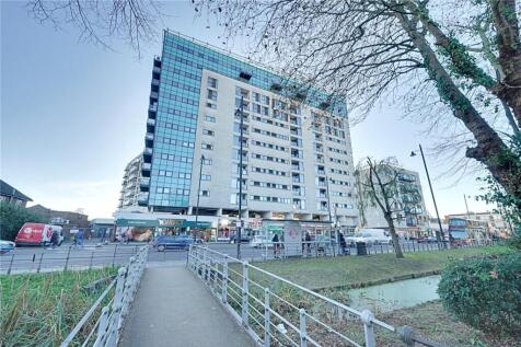 Pinnacle House, 6a Southbury Road... 2 bed flat for sale