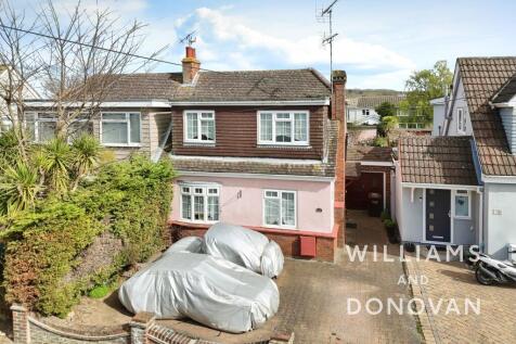 3 bedroom chalet for sale
