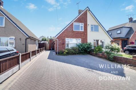 2 bedroom semi-detached house for sale