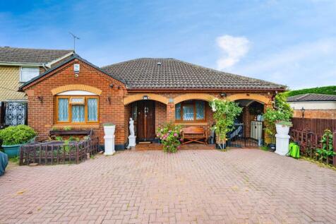 3 bedroom detached bungalow for sale