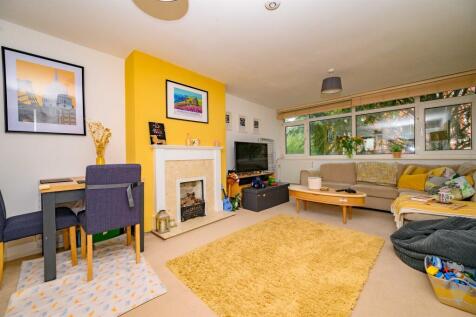 3 bedroom flat for sale