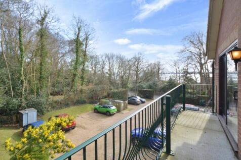 Abbey Hill, Netley Village, SO31 2 bed apartment for sale