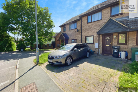 Wick Lane, Wickford 3 bed terraced house for sale