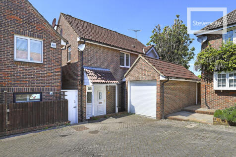 Newlands Road, Woodford Green 3 bed detached house for sale