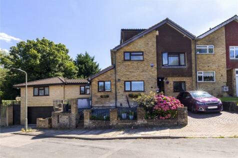 5 bedroom terraced house for sale