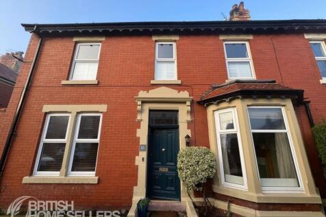 4 bedroom semi-detached house for sale