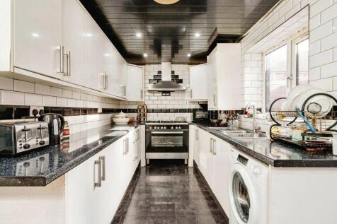 4 bedroom terraced house for sale