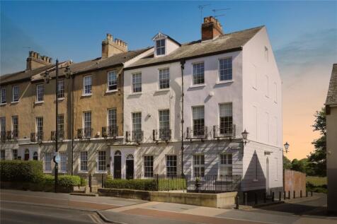 4 bedroom end of terrace house for sale