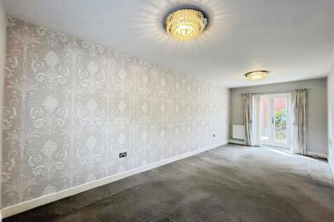 4 bedroom end of terrace house for sale
