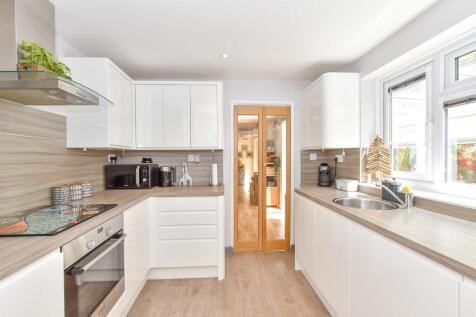 3 bedroom link detached house for sale