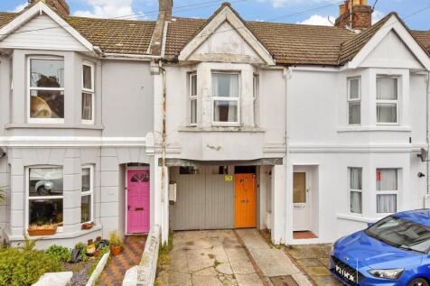 3 bedroom ground floor flat for sale