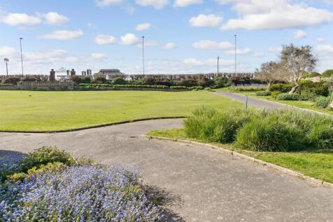 3 bedroom flat for sale