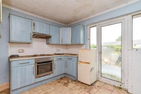 2 bedroom semi-detached bungalow for sale