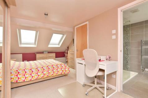 4 bedroom end of terrace house for sale