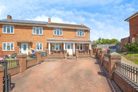 3 bedroom semi-detached house for sale